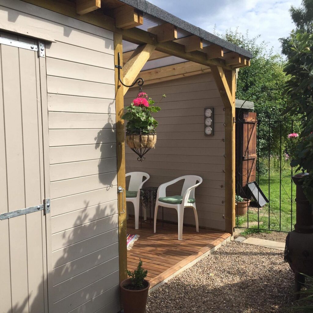 Garden room with storage